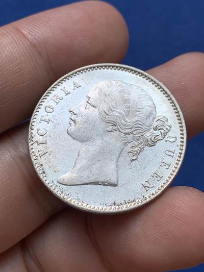 《竞宝斋》第410场 周日，周一，2场连拍 （全场包邮） 英属印度1840年维多利亚双辫1卢比银币 状态非常好