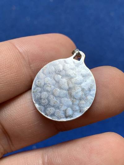 《竞宝斋》第410场 周日，周一，2场连拍 （全场包邮） 宗教银质吊坠 标记在上方 3.8克 20mm