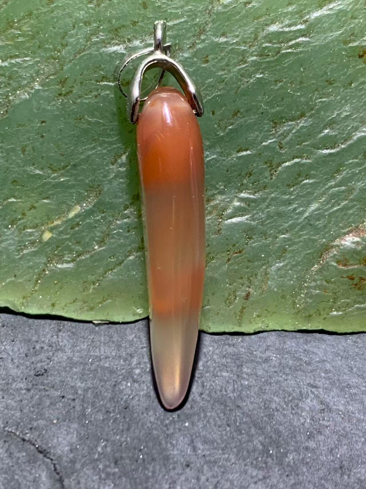 南红玛瑙荔枝冻飘火焰纹随形牙通货吊坠一个