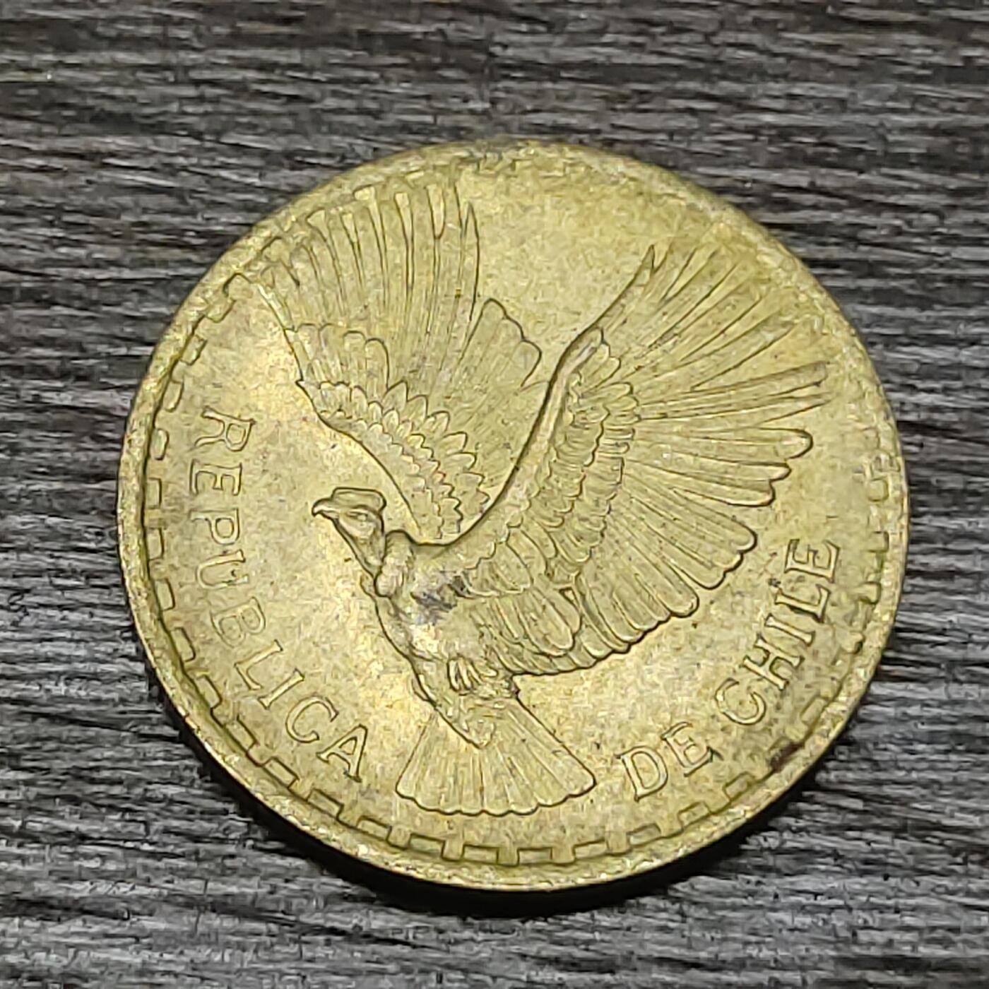 【铜匠收藏】★第130场★散币场，无佣金，30包邮。不满30元，支付5元运费。《接受代拍 代送NGC评级》 智利 1966年 2分 铜币 飞鹰 