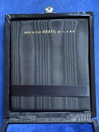 《竞宝斋》第410场 周日，周一，2场连拍 （全场包邮） MDC定制意大利顶级钱币收纳盒Abafil蓝丝绒款 可放置NGC/PCGS评级币一枚，有轻微使用痕迹，全新品参考价325元