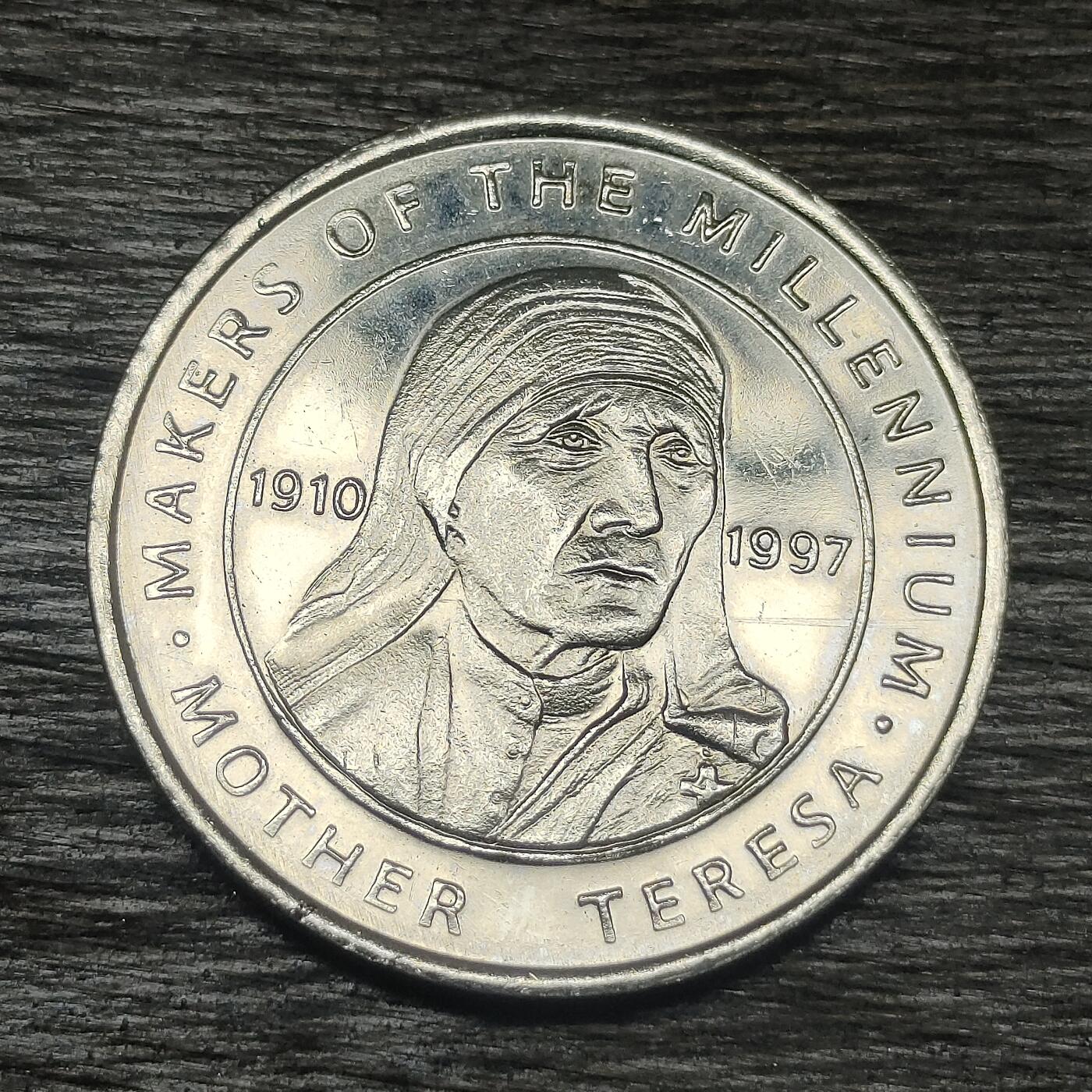 【铜匠收藏】★第130场★散币场，无佣金，30包邮。不满30元，支付5元运费。《接受代拍 代送NGC评级》 2000年 千禧年纪念章 特蕾莎修女