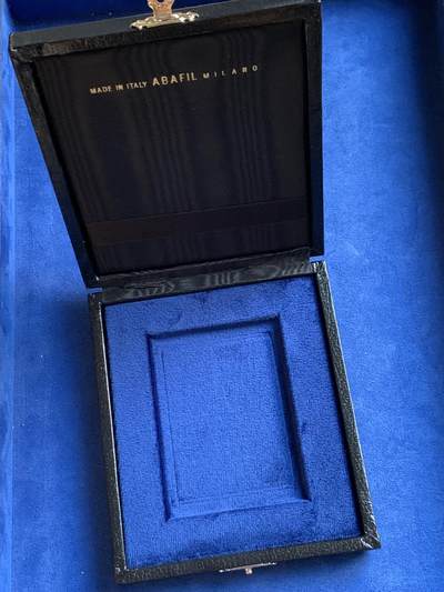 《竞宝斋》第410场 周日，周一，2场连拍 （全场包邮） MDC定制意大利顶级钱币收纳盒Abafil蓝丝绒款 可放置NGC/PCGS评级币一枚，有轻微使用痕迹，全新品参考价325元