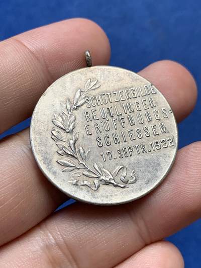 《竞宝斋》第410场 周日，周一，2场连拍 （全场包邮） 德国1922年如特灵根射击节镀银纪念章 12.6克 33.5mm