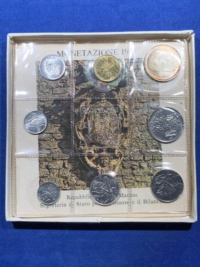《竞宝斋》第410场 周日，周一，2场连拍 （全场包邮） 原盒证书 圣马力诺1974年8枚封装套币 其中最大一枚是500里拉银币