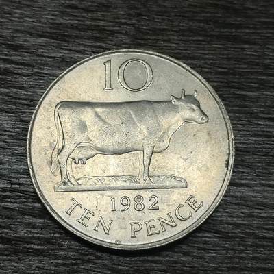 【铜匠收藏】★第130场★散币场，无佣金，30包邮。不满30元，支付5元运费。《接受代拍 代送NGC评级》 - 1982年 根西岛 10便士 牛