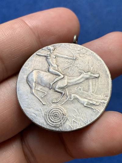 《竞宝斋》第410场 周日，周一，2场连拍 （全场包邮） 德国1922年如特灵根射击节镀银纪念章 12.6克 33.5mm