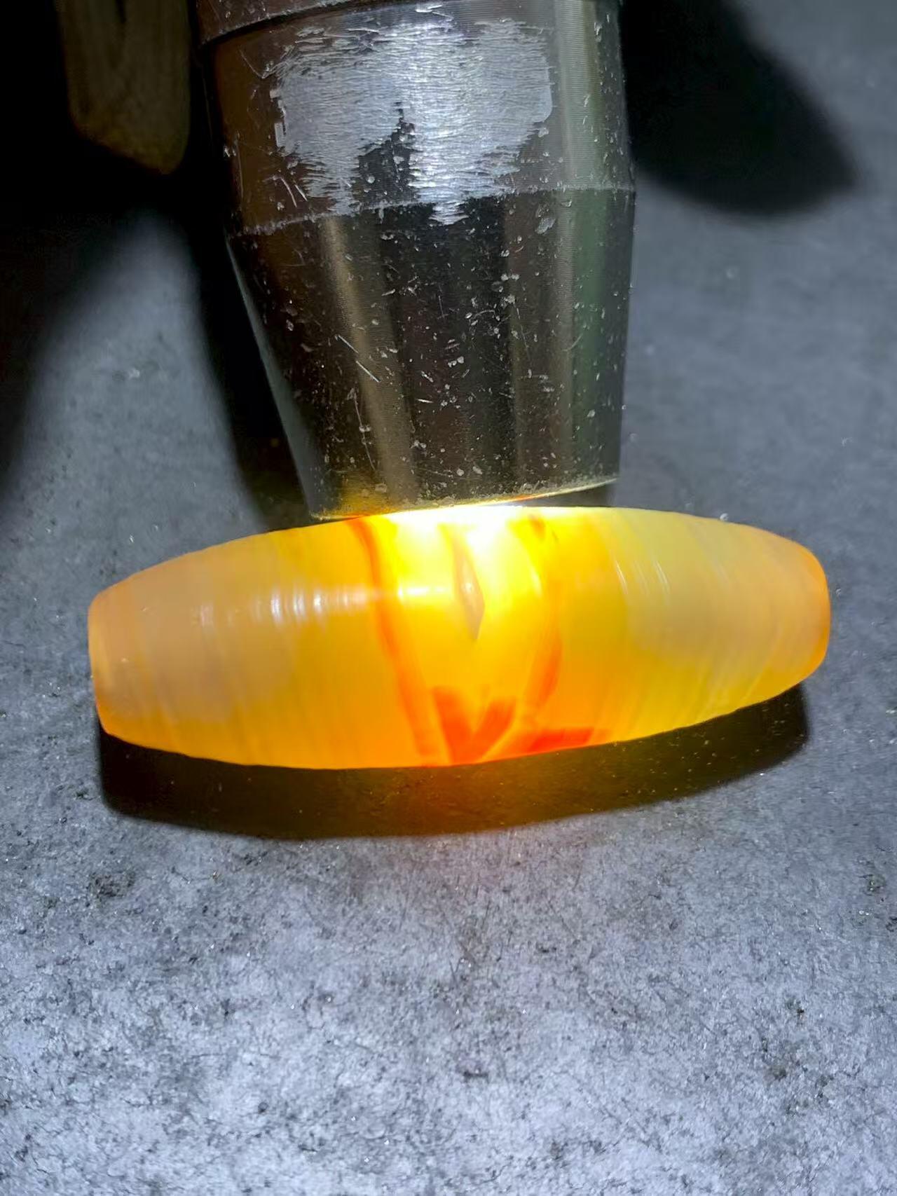 精美高玉化风化纹一线天眼千层纹缠丝玛瑙随形桶珠一颗