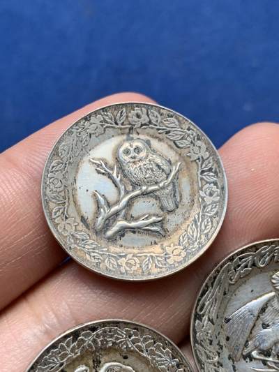 《竞宝斋》第410场 周日，周一，2场连拍 （全场包邮） 法国 私人定制鸟类银章三枚带有标识80%含银量 13.1克 25.8mm