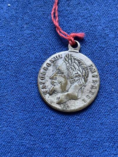 《竞宝斋》第410场 周日，周一，2场连拍 （全场包邮） 三枚一组 法国铜章 总重约85.3克 24.7-69.7mm