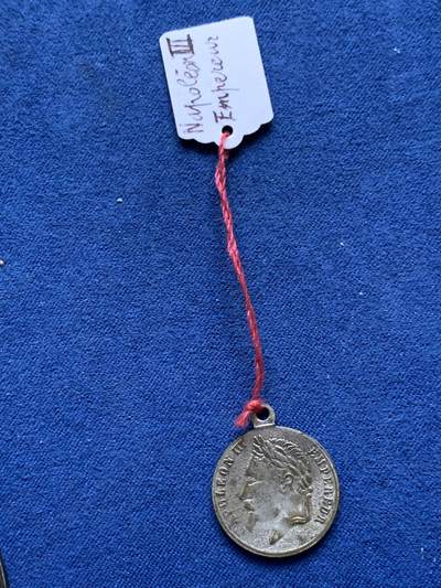 《竞宝斋》第410场 周日，周一，2场连拍 （全场包邮） 三枚一组 法国铜章 总重约85.3克 24.7-69.7mm