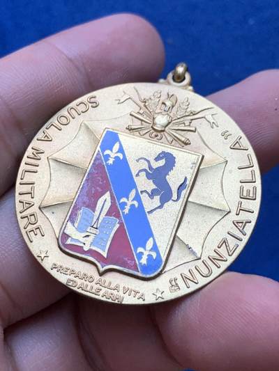 《竞宝斋》第410场 周日，周一，2场连拍 （全场包邮） Nunziatella军事学校镀金银章 25.6克 40.2mm