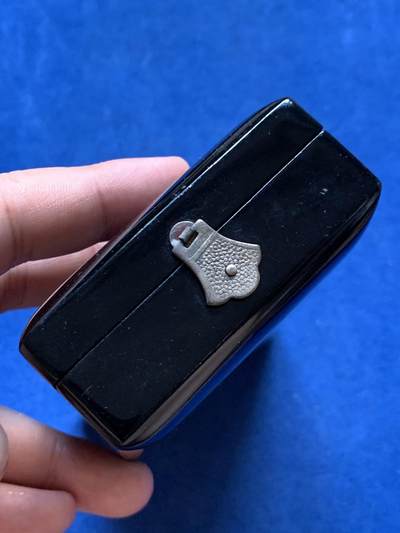 《竞宝斋》第410场 周日，周一，2场连拍 （全场包邮） 日本勋六等单光旭日章 银质 红色旭日和紫绿桐花完整为经典七宝烧 红白绶带 略章齐全 木质原盒刻字清晰