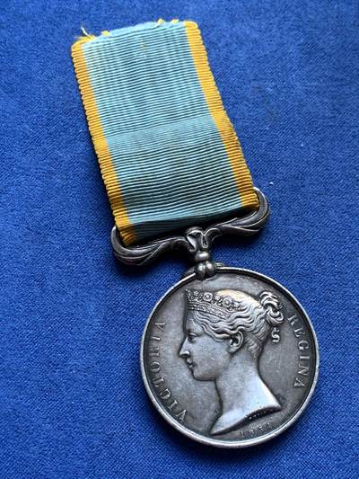 《竞宝斋》第410场 周日，周一，2场连拍 （全场包邮） 1834年克里米亚战争银质奖章 总重约36.8克