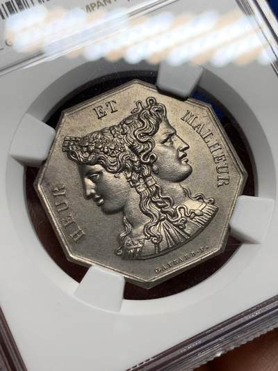 《竞宝斋》第410场 周日，周一，2场连拍 （全场包邮） NGC MS64 高分  苦与乐，婚姻系列中最精彩一枚，正面图案为苦与乐双面神，背面责任一对爱情的小天使，一个正在摘取带刺的玫瑰（玫瑰代表婚姻与爱情），一个被被玫瑰刺扎伤正在哭泣，像极了爱情的苦与乐