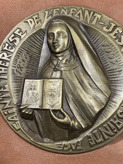 《竞宝斋》第410场 周日，周一，2场连拍 （全场包邮） 法国圣特蕾莎修女会大铜章 原盒 直径72.5mm 重量192.6g BRONZE边铭
