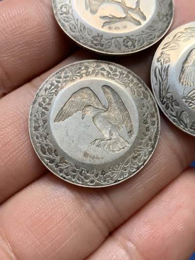 《竞宝斋》第410场 周日，周一，2场连拍 （全场包邮） 法国 私人定制鸟类银章三枚带有标识80%含银量 13.1克 25.8mm