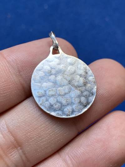 《竞宝斋》第410场 周日，周一，2场连拍 （全场包邮） 宗教银质吊坠 标记在上方 3.8克 20mm