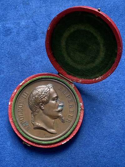 《竞宝斋》第410场 周日，周一，2场连拍 （全场包邮） 拿破仑三世农业铜章 带盒 56.7克 50.7mm 蜜蜂铜标