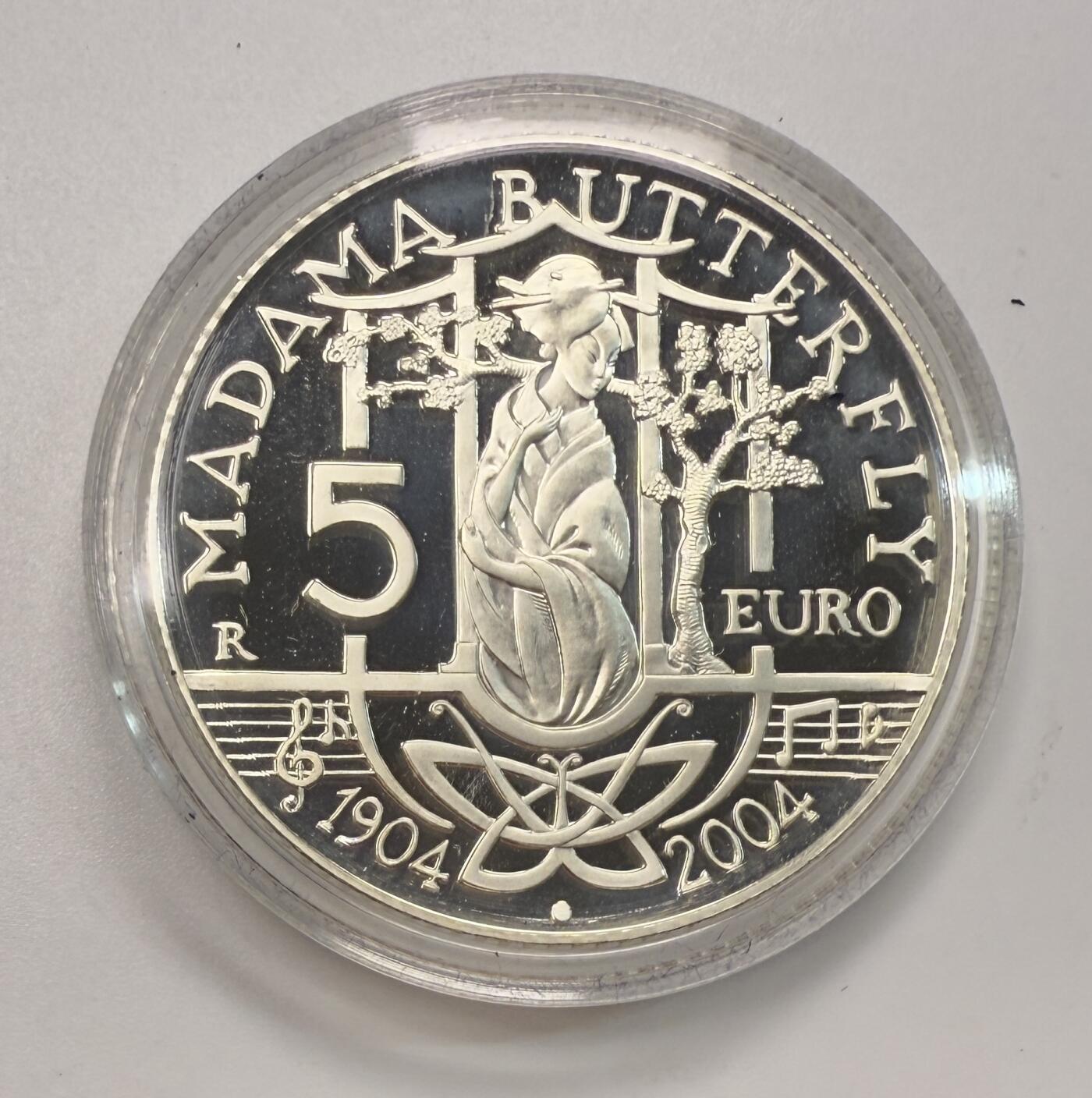 S&S Numismatic世界钱币-拍卖 第113期  含获奖币*意大利2004年 歌剧《蝴蝶夫人》创作一百周年& 贾科莫·普契尼逝世80周年 5欧元&10欧元精制纪念银币 盒证齐全  18+22克925银