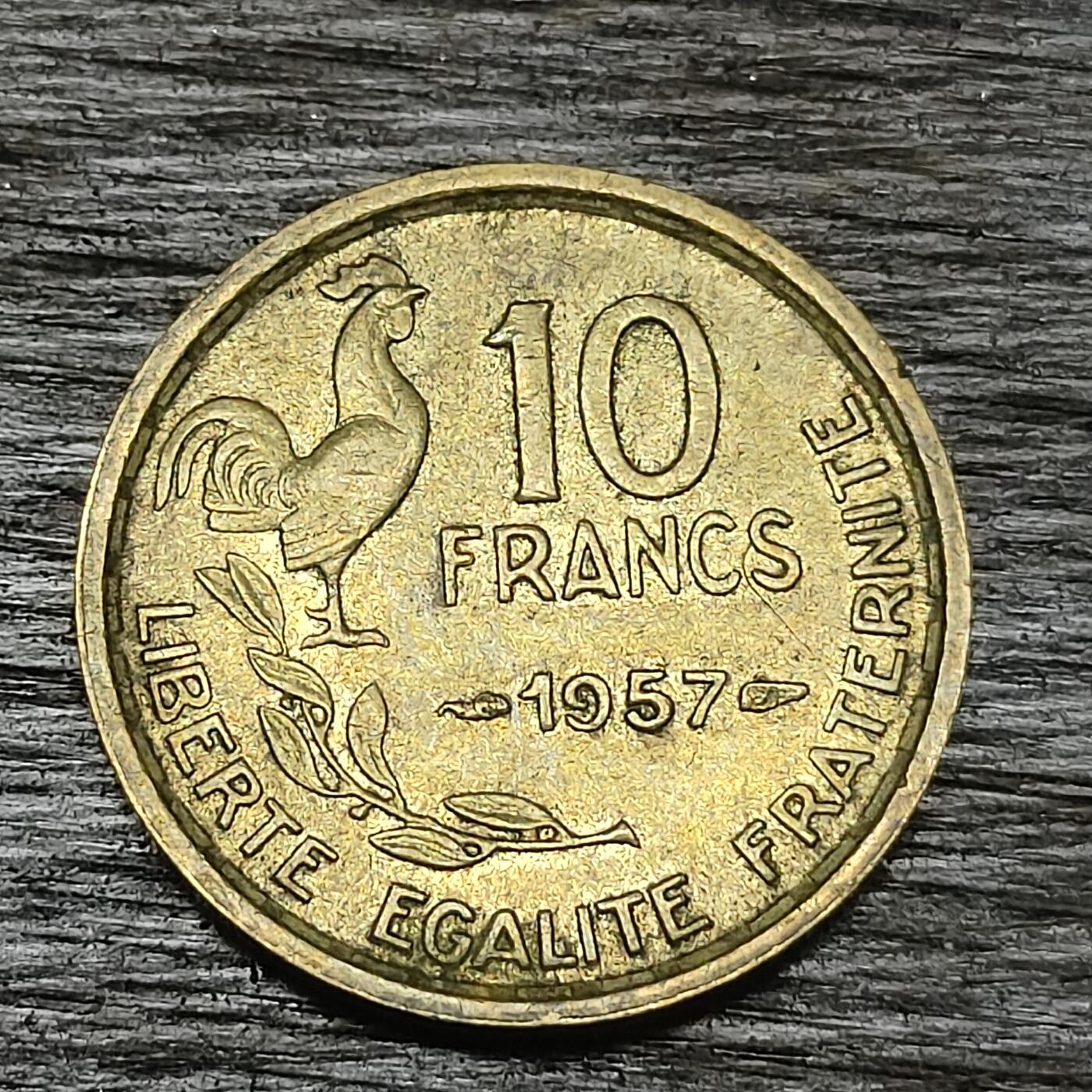 【铜匠收藏】★第130场★散币场，无佣金，30包邮。不满30元，支付5元运费。《接受代拍 代送NGC评级》 法国 1957年 10法郎 铜币 雄鸡版