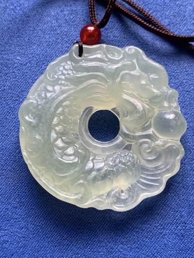 《竞宝斋》第410场 周日，周一，2场连拍 （全场包邮） 玉质龙腾虎跃挂饰一只 直径约44mm 厚约9.9mm 23.4克