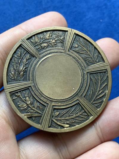 《竞宝斋》第410场 周日，周一，2场连拍 （全场包邮） 名家名作国家铸币师托马斯卡地亚作女神铜章 59.2克 49.9mm 三角铜标 带盒