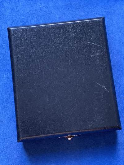 《竞宝斋》第410场 周日，周一，2场连拍 （全场包邮） MDC定制意大利顶级钱币收纳盒Abafil蓝丝绒款 可放置NGC/PCGS评级币一枚，有轻微使用痕迹，全新品参考价325元