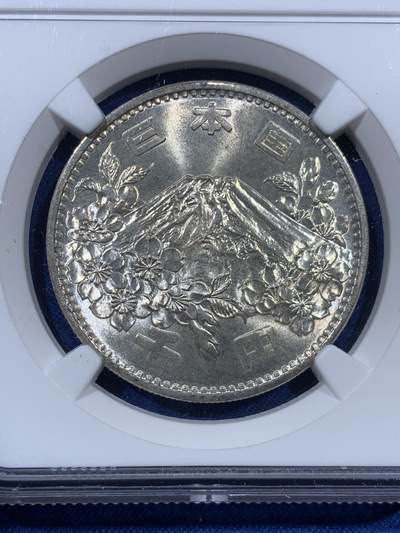《竞宝斋》第410场 周日，周一，2场连拍 （全场包邮） 两枚一组 NGC MS65 日本1964年奥运银币 状态都很不错 近期银价非涨 盒子币几乎没有溢价了 性价比很高