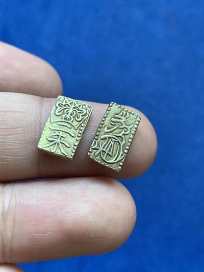 《竞宝斋》第410场 周日，周一，2场连拍 （全场包邮） 两枚一组 日本二朱金 打制周正 总重约3.26克