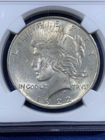 《竞宝斋》第410场 周日，周一，2场连拍 （全场包邮） NGC MS64 美国1922年和平女神1美元银币，浅包浆状态非常舒服