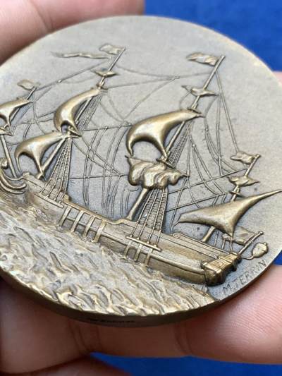 《竞宝斋》第410场 周日，周一，2场连拍 （全场包邮） 法国巴黎第八届国际航海展览会纪念大铜章 好品 高浮雕 85.3克 58.5mm 丰饶角铜标