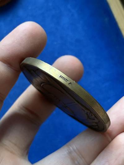 《竞宝斋》第410场 周日，周一，2场连拍 （全场包邮） 名家名作国家铸币师托马斯卡地亚作女神铜章 59.2克 49.9mm 三角铜标 带盒