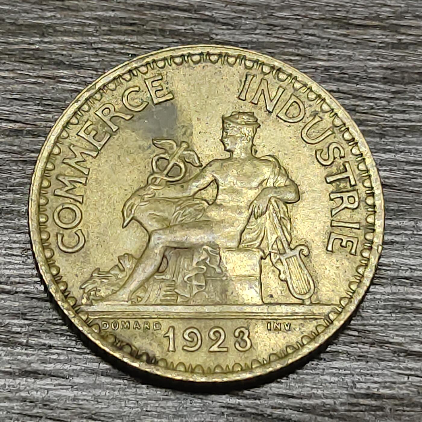 【铜匠收藏】★第130场★散币场，无佣金，30包邮。不满30元，支付5元运费。《接受代拍 代送NGC评级》 法国 1法郎 1923年 铝青铜币 商务部座人