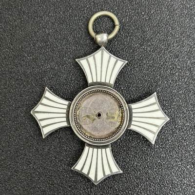 西秦中古拍卖第五十五期 - 日本红十字有功章残骸 银制 重24.8克