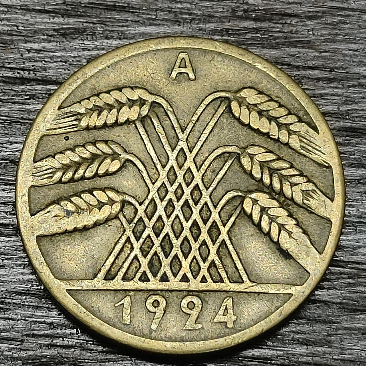 【铜匠收藏】★第130场★散币场，无佣金，30包邮。不满30元，支付5元运费。《接受代拍 代送NGC评级》 德国魏玛共和国 1924年 5芬尼 A厂 铜币