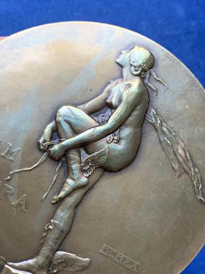 《竞宝斋》第410场 周日，周一，2场连拍 （全场包邮） 大师DAMMANN代表作《星辰》铜章 240.1克 89.6mm