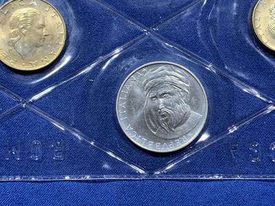 《竞宝斋》第410场 周日，周一，2场连拍 （全场包邮） 原册未拆 意大利 1986 套币，内含2枚银币。