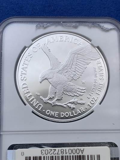 《竞宝斋》第410场 周日，周一，2场连拍 （全场包邮） NGC PF70UC 美国2023年鹰洋自由行走女神扬翅鹰1美元精制银币，PROOF精制币，币面清爽干净又漂亮，打制精美，状态一流，冠军分。 备注：盒子背面下方有裂。