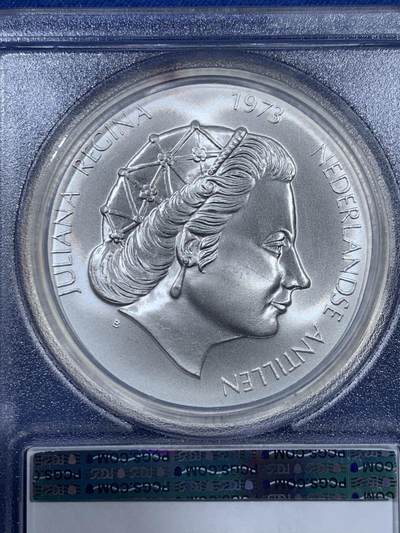 《竞宝斋》第410场 周日，周一，2场连拍 （全场包邮） PCGS MS67 荷兰1973年朱莉安娜女王加冕25周年25盾大银币 重42.12克 925银 加厚盒