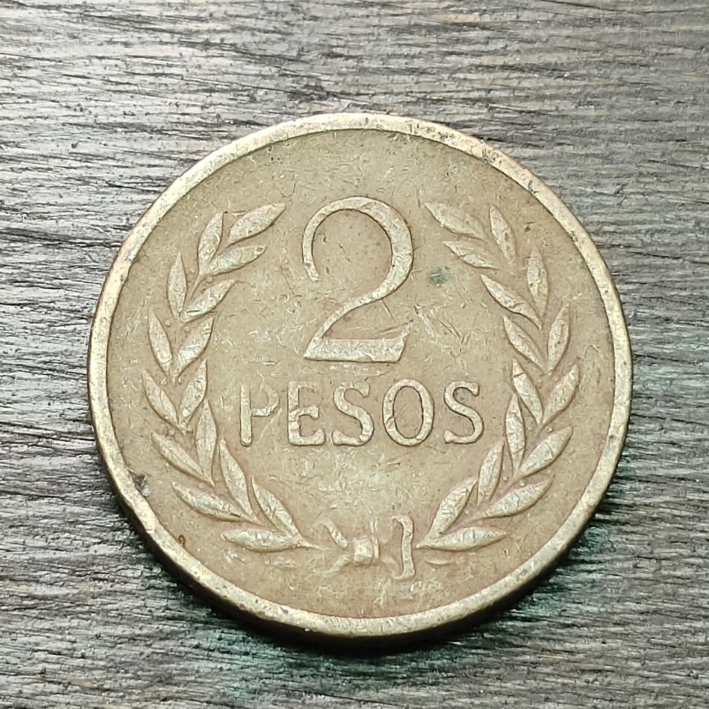 【铜匠收藏】★第130场★散币场，无佣金，30包邮。不满30元，支付5元运费。《接受代拍 代送NGC评级》 哥伦比亚 1977年 2比索 铜镍币 西蒙·玻利瓦尔