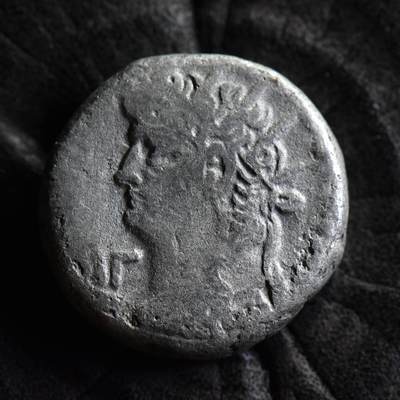 【良泉】第37期【直播场】9月4日晚19.30点开拍！ 160组，西方古代钱币、丝路金银铜件专场 - 【藏家出品C】【古罗马】埃及行省 尼禄 四德拉克马银币  直径 22.00 毫米，重量 10.77 克，统治第 13 年（公元 66/7 年）打制。