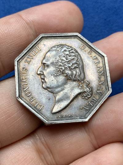 《竞宝斋》第410场 周日，周一，2场连拍 （全场包邮） 法国1818里昂地区八角银质代币 左脚扛旗 18.15克 32.4mm 早期无边铭