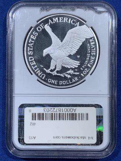 《竞宝斋》第410场 周日，周一，2场连拍 （全场包邮） NGC PF70UC 美国2023年鹰洋自由行走女神扬翅鹰1美元精制银币，PROOF精制币，币面清爽干净又漂亮，打制精美，状态一流，冠军分。 备注：盒子背面下方有裂。
