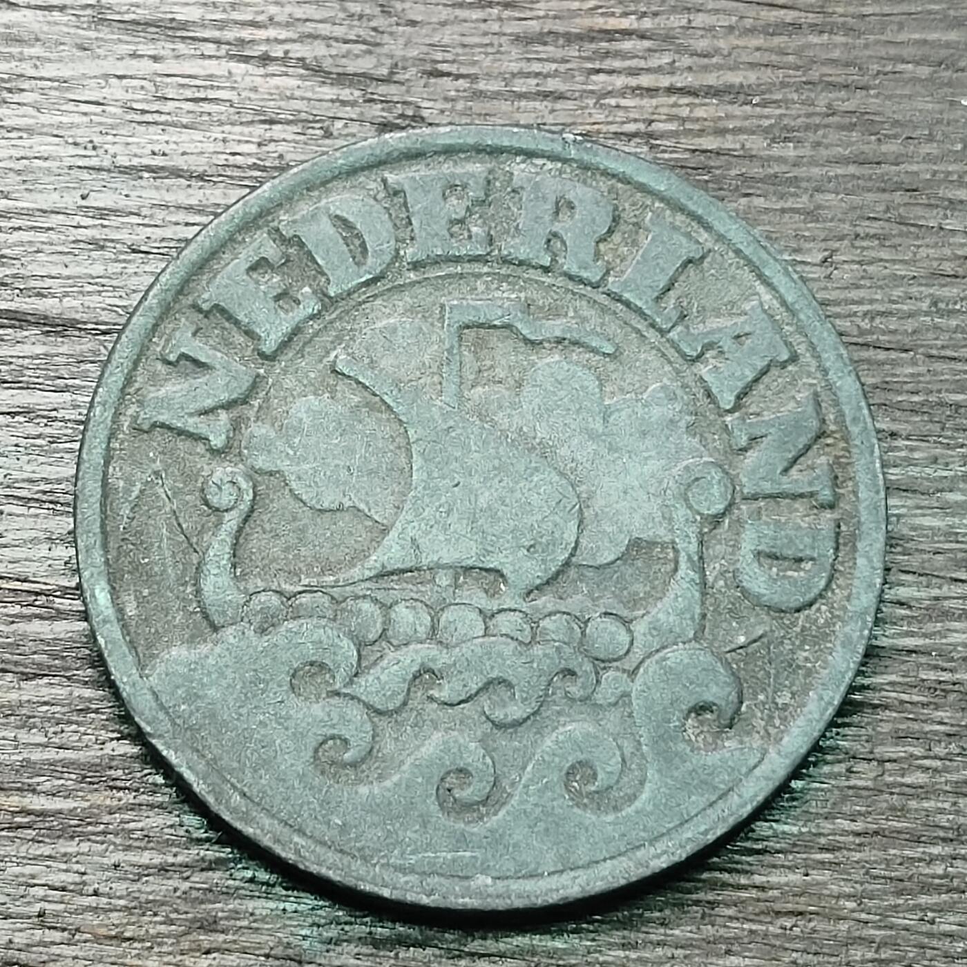 【铜匠收藏】★第130场★散币场，无佣金，30包邮。不满30元，支付5元运费。《接受代拍 代送NGC评级》 荷兰 1941年 25分 锌币 德占时期公海上的海盗船