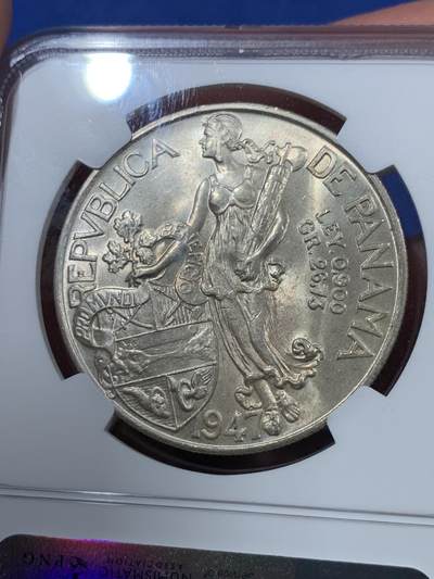 《竞宝斋》第410场 周日，周一，2场连拍 （全场包邮） NGC MS64 巴拿马 1947年 1波拿巴 银币 卷拆转光