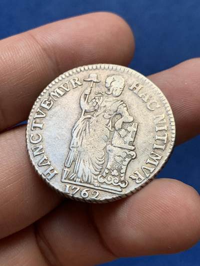 《竞宝斋》第410场 周日，周一，2场连拍 （全场包邮） 尼德兰共和国1762荷兰省站人1盾银币 10.6g 920银