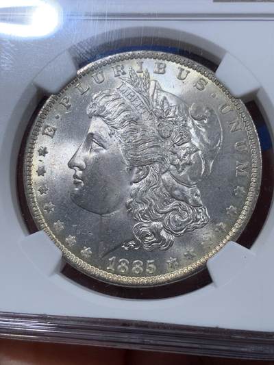 《竞宝斋》第410场 周日，周一，2场连拍 （全场包邮） NGC MS65 美国1885-O版摩根银币 转光犀利 可藏