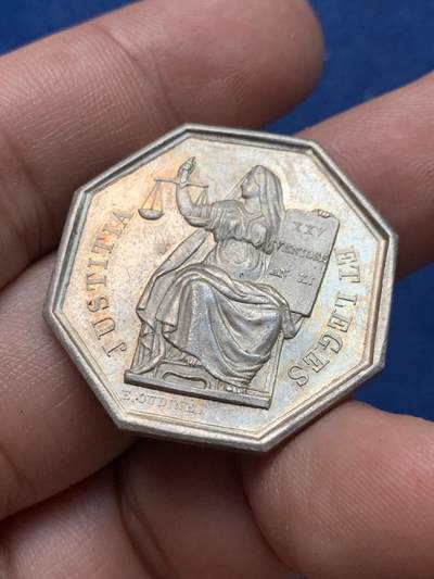 《竞宝斋》第410场 周日，周一，2场连拍 （全场包邮） 法国卢瓦尔公证人八角银代币 12.4克 30.6mm 手指银标