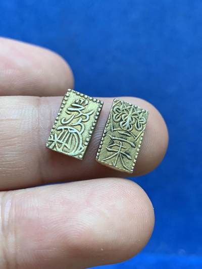 《竞宝斋》第410场 周日，周一，2场连拍 （全场包邮） 两枚一组 日本二朱金 打制周正 总重约3.26克